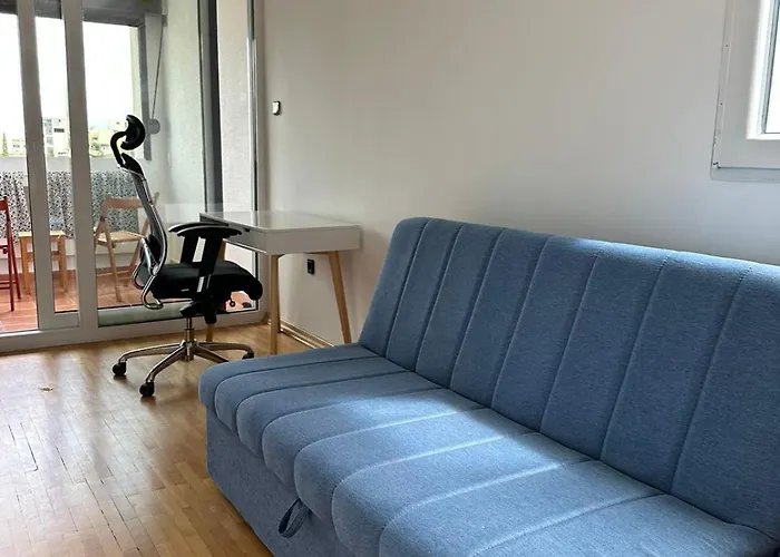 Oasis - Two Bedroom In Blok 5 Apartment *